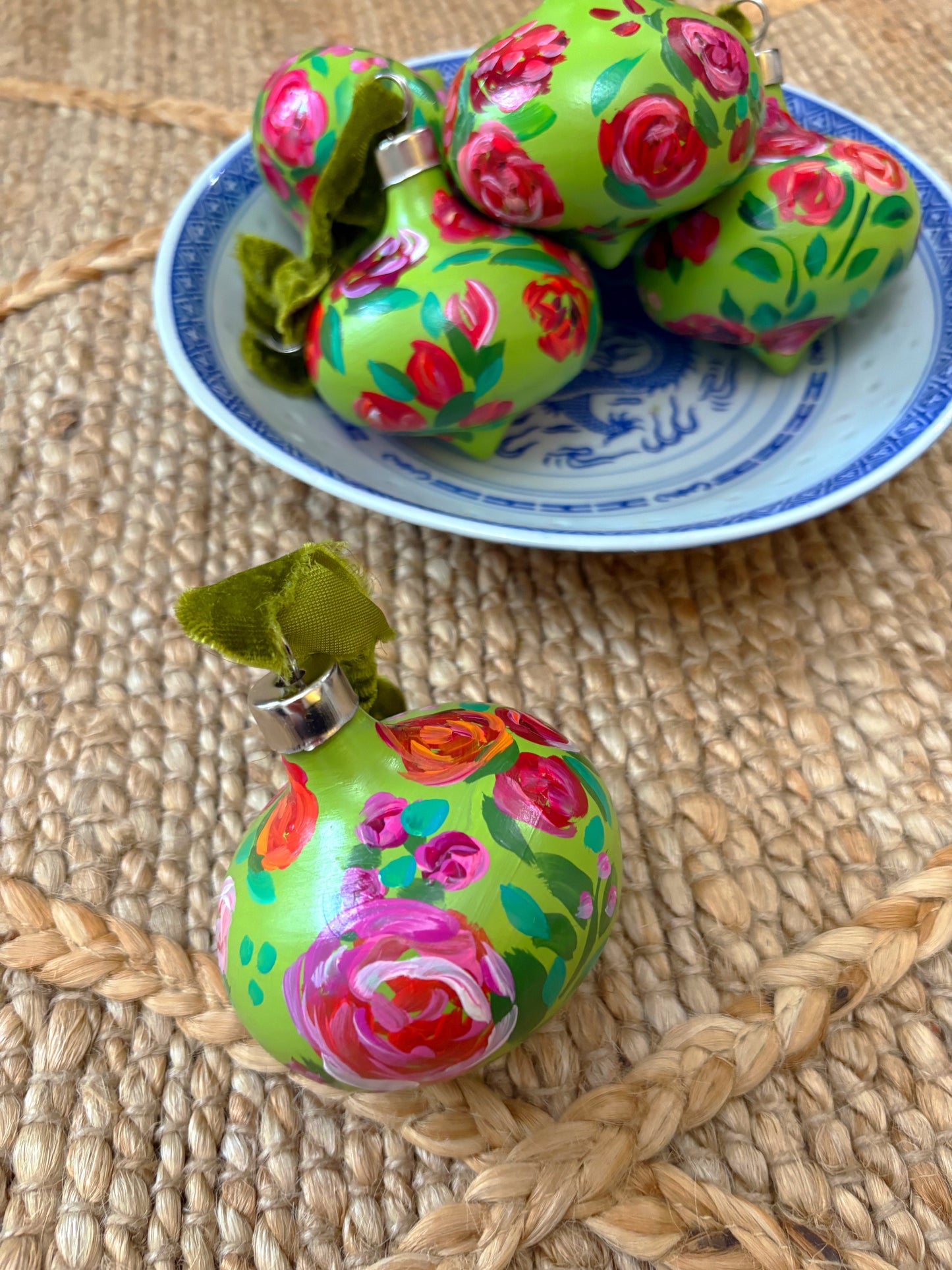 Curvy Retro Floral Ornament