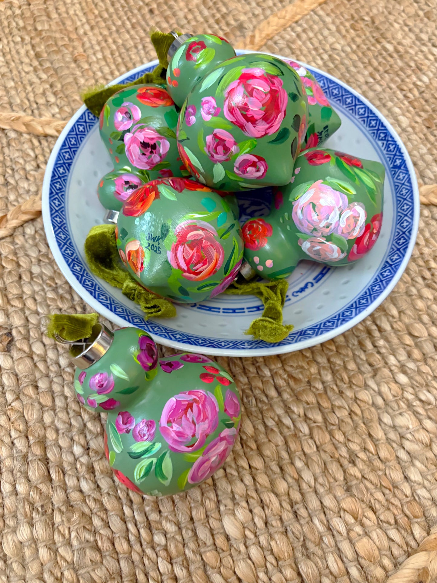 Retro Finial Floral Ornament