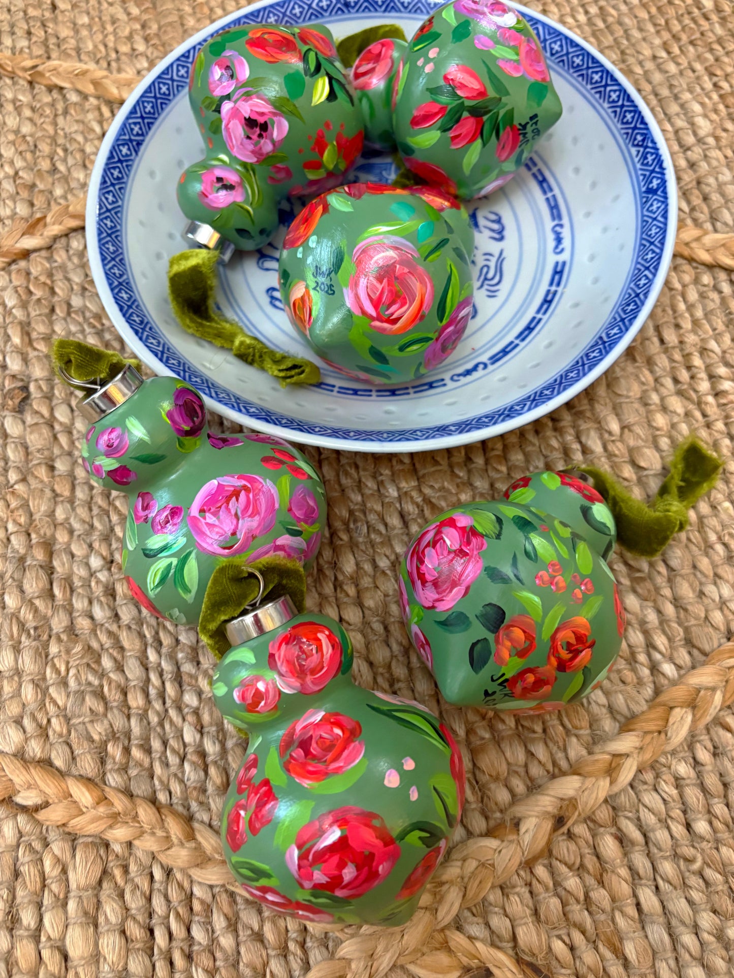 Retro Finial Floral Ornament