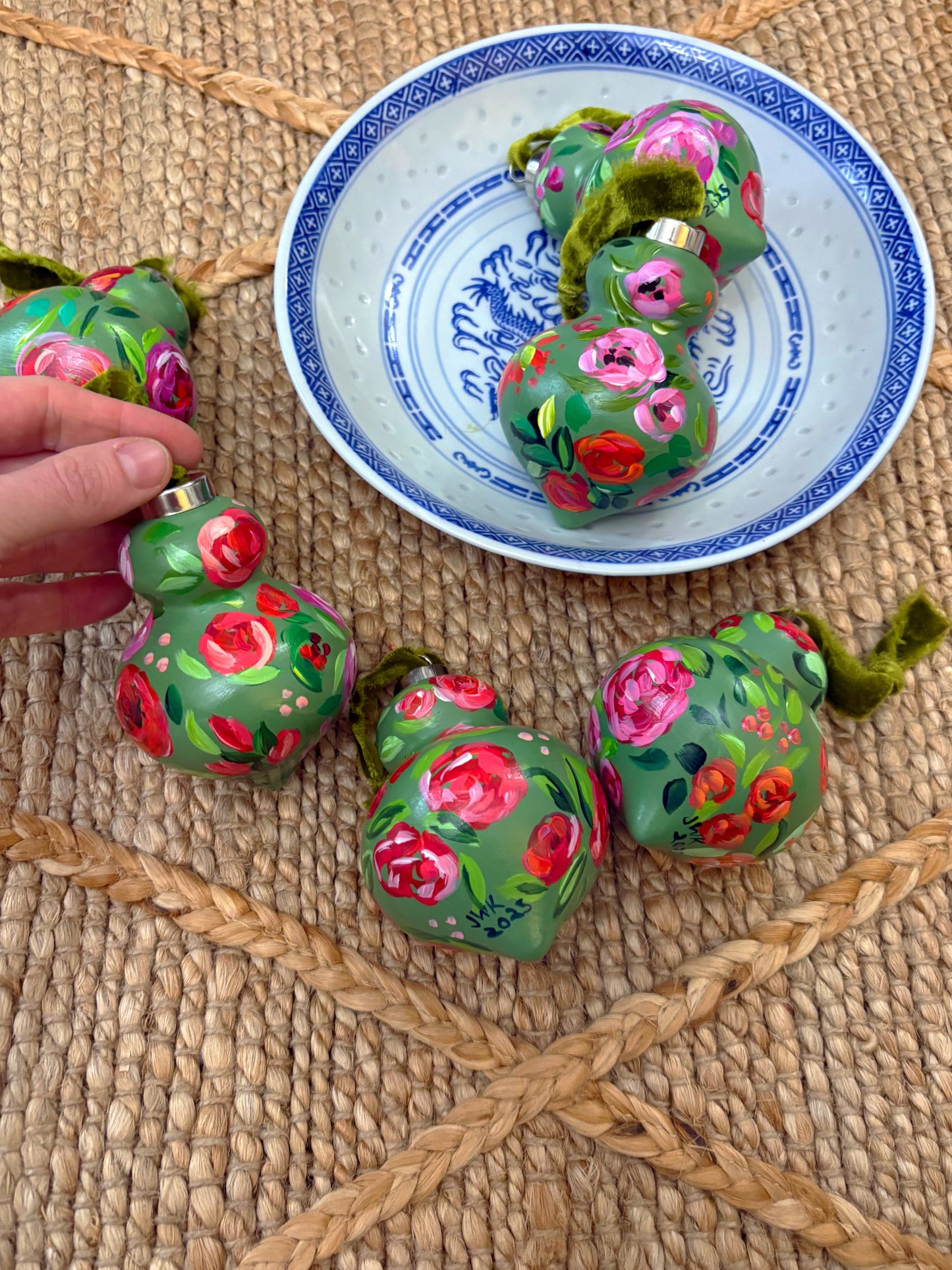 Retro Finial Floral Ornament