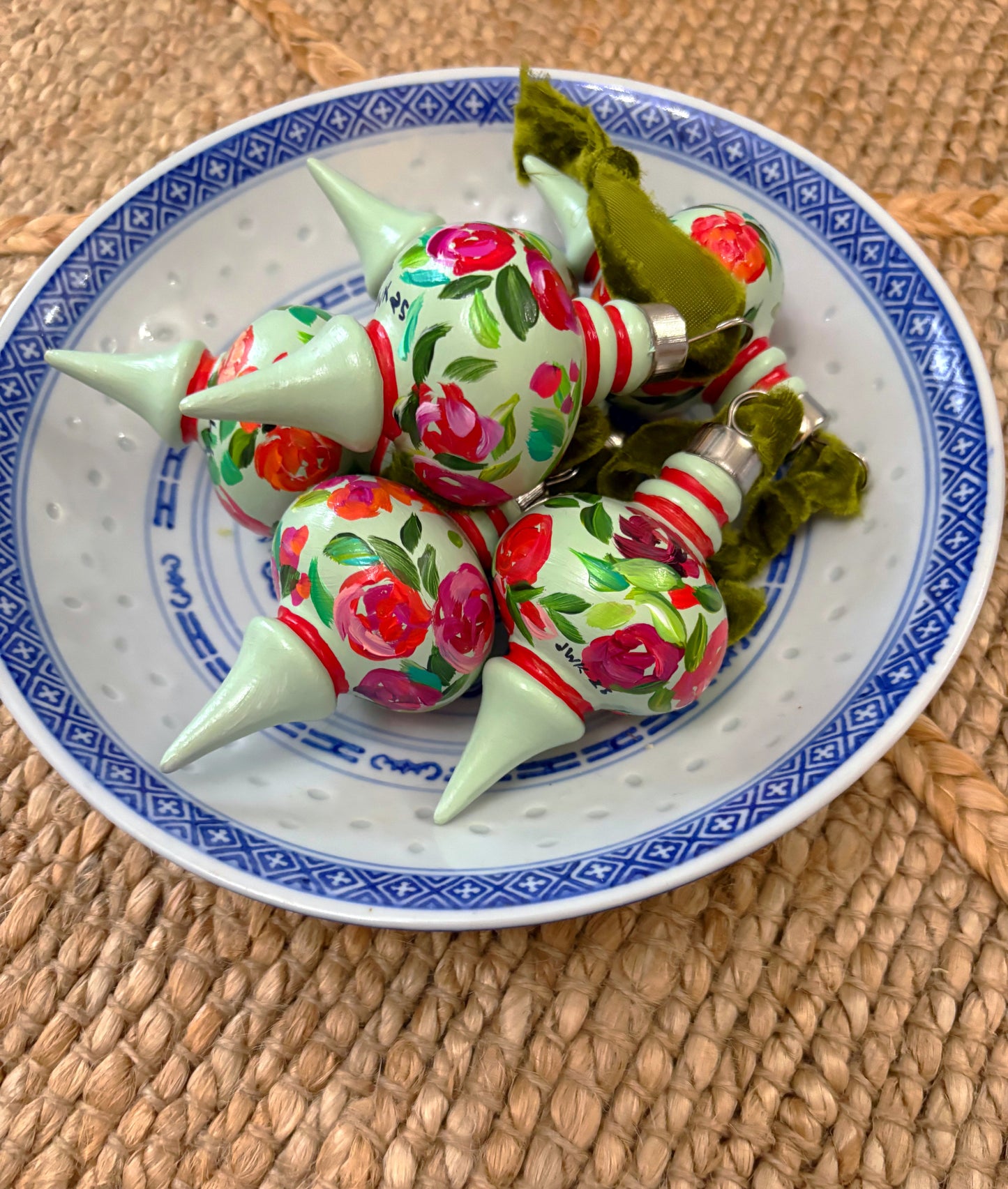 Small Retro Floral Ornament