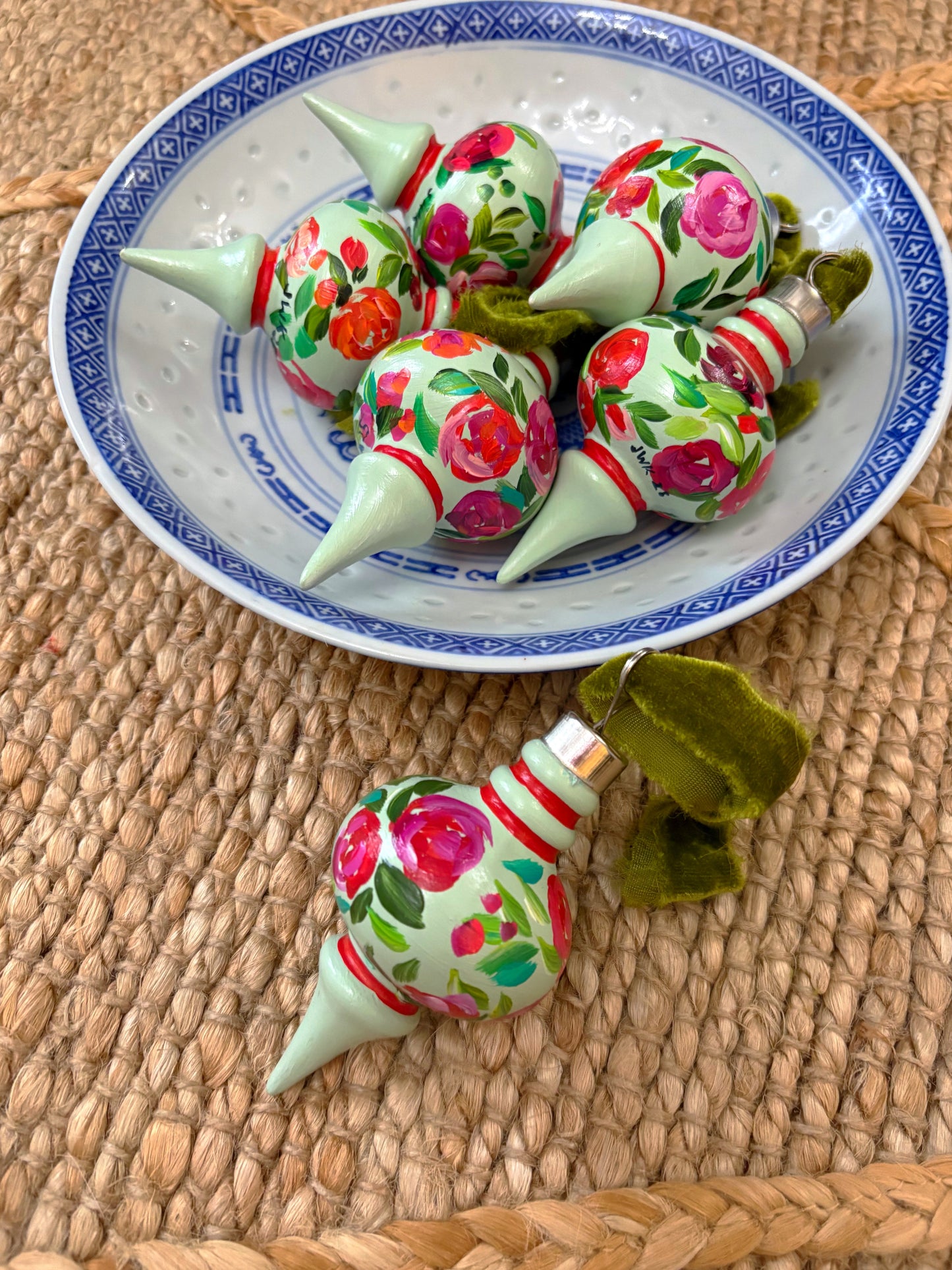 Small Retro Floral Ornament