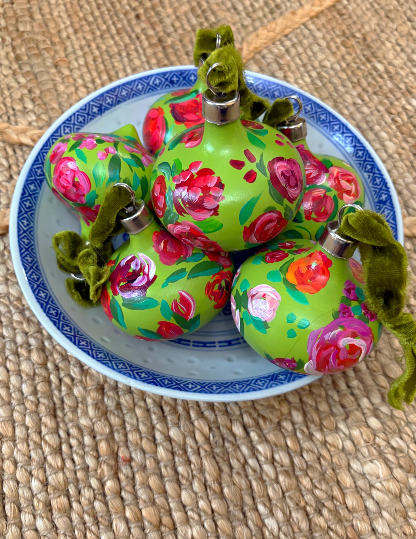 Curvy Retro Floral Ornament