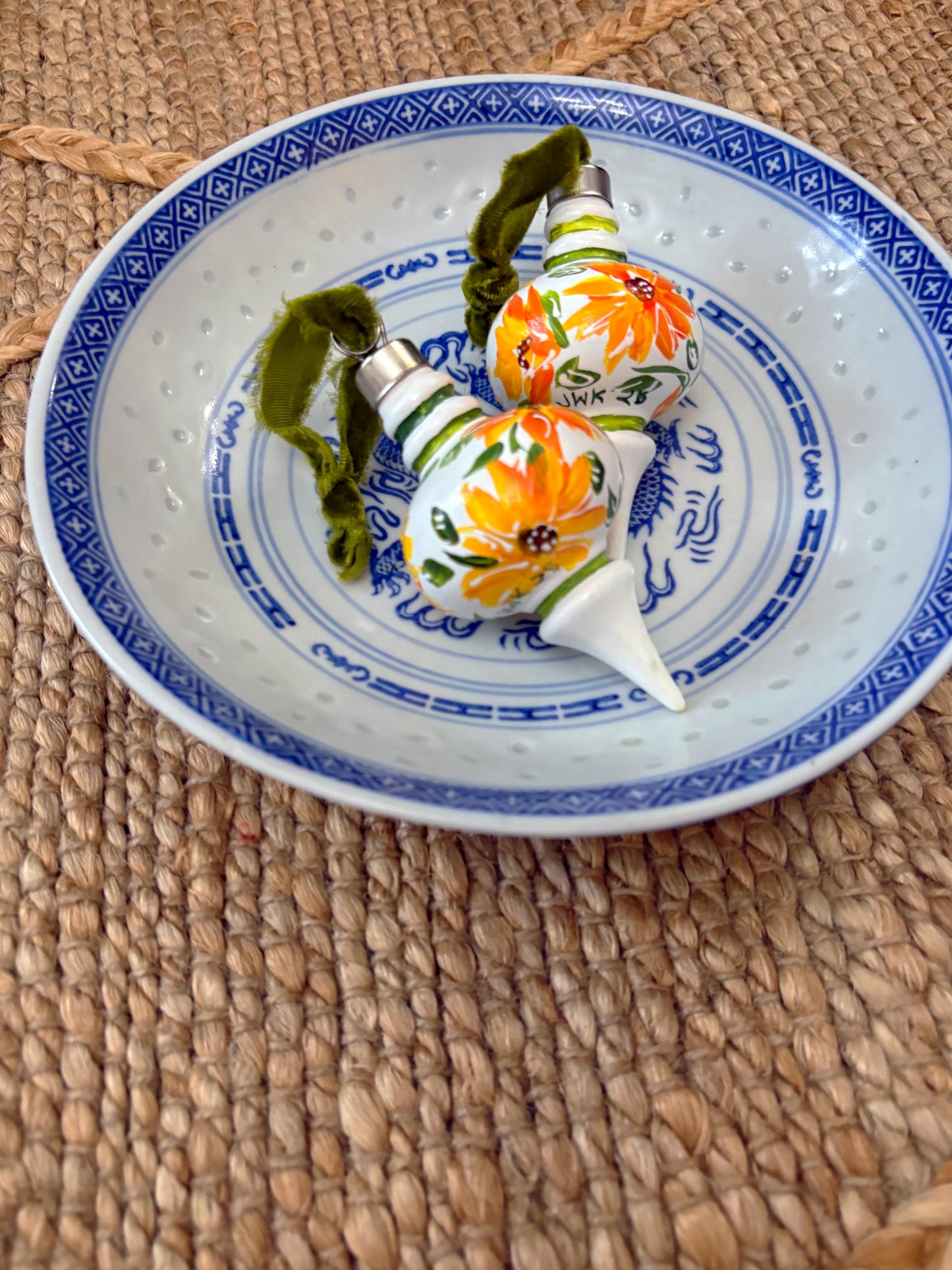 Small Retro Floral Ornament