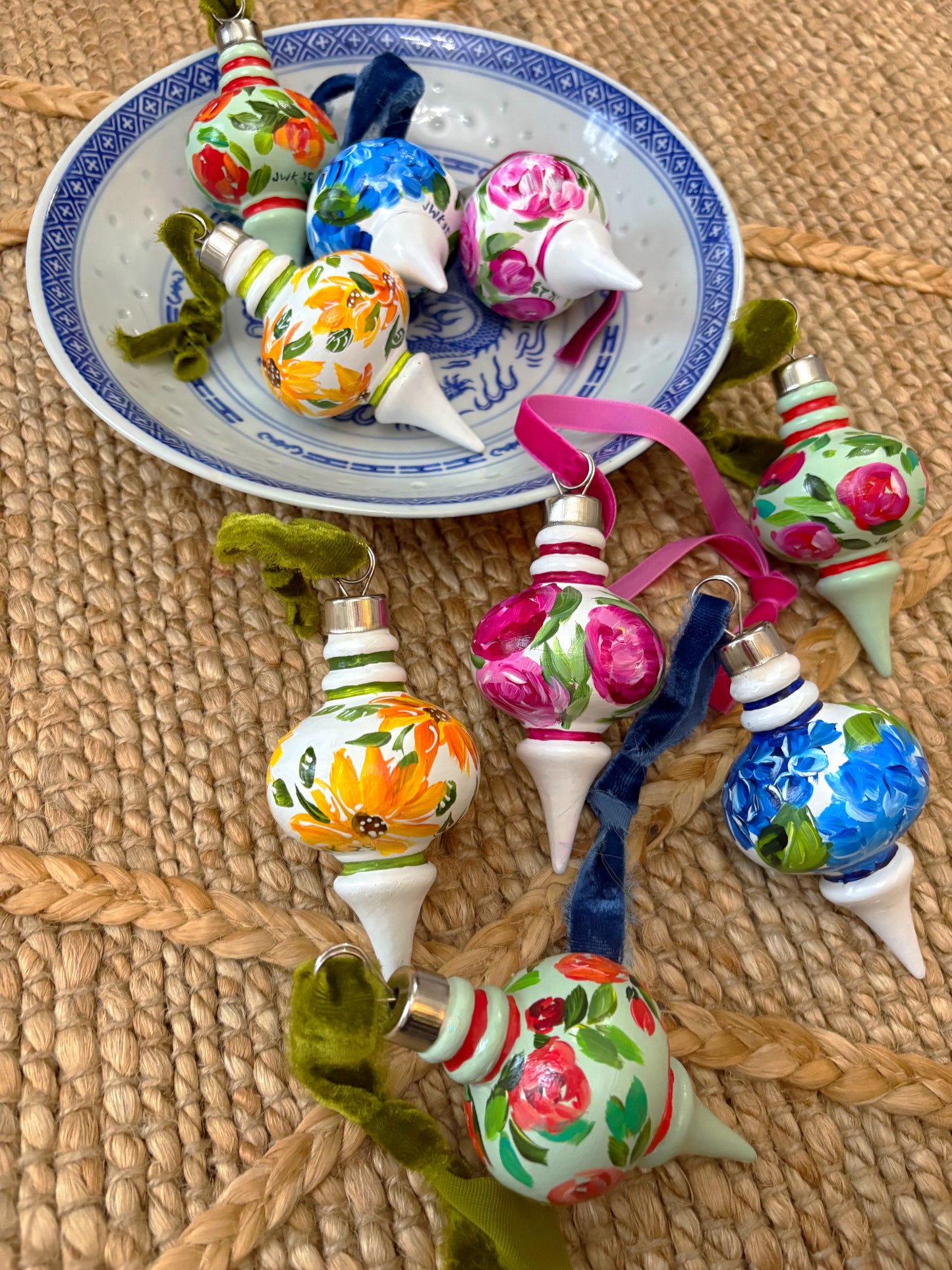 Small Retro Floral Ornament